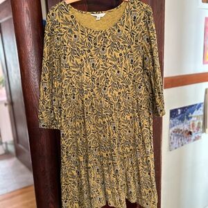 Seasalt Cornwall Olive tiered knee length organic cotton dress with black floral